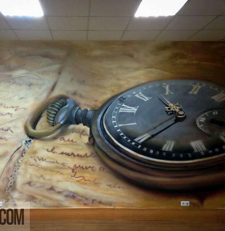 Рисунок часов на стене библиотеки