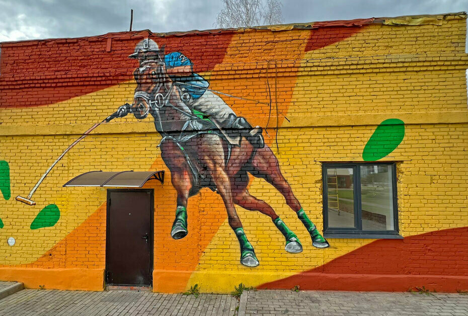 граффити на здании с лошадью
